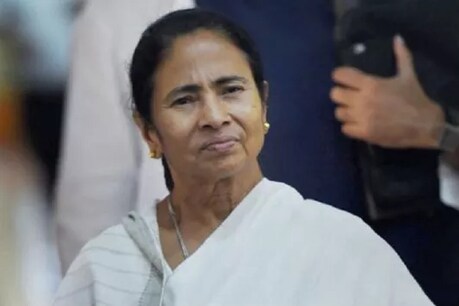 कोरोना वायरस से बंगाल में वरिष्ठ सरकारी डॉक्टर की मौत, ममता ने कहा- उनका बलिदान याद रखा जाएगा कोरोना वायरस से बंगाल में वरिष्ठ सरकारी डॉक्टर की मौत, ममता ने कहा- उनका बलिदान याद रखा जाएगा