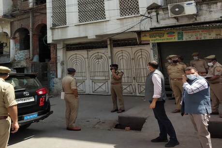 लखनऊ के कैसरबाग इलाके में एक मस्जिद में कई विदेशी नागरिक मिले हैं, इनकी मेडिकल जांच की जा रही है