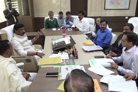 मुख्यमंत्री हेमंत सोरेन ने विधानसभा में कोरोना को लेकर आलाधिकारियों के साथ बैठक की