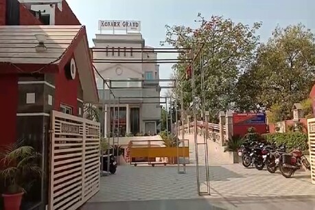मिर्जापुर के होटल में इटली से आए 6 पर्यटकों को अंडर ऑब्जर्वेशन रखा गया है.