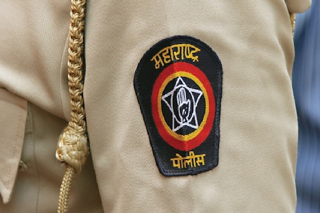 मुंबई: थाने के अंदर पुलिस के ASI ने फांसी लगाकर किया सुसाइड मुंबई: थाने के अंदर पुलिस के ASI ने फांसी लगाकर किया सुसाइड