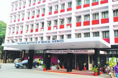 COVID-19: रिम्स में 150 से अधिक कर्मचारी गायब, न्यूरो सर्जरी वार्ड का भी पूरा गलियारा खाली COVID-19: रिम्स में 150 से अधिक कर्मचारी गायब, न्यूरो सर्जरी वार्ड का भी पूरा गलियारा खाली