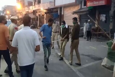 रोहतक: Lockdown की उल्लंघना करने वालों पर चला पुलिस का डंडा रोहतक: Lockdown की उल्लंघना करने वालों पर चला पुलिस का डंडा
