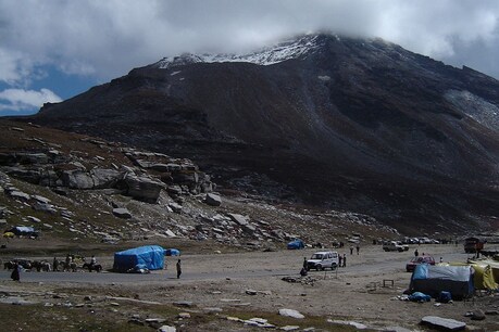 पर्यटकों को क्यों पसंद है Rohtang Pass, क्या है इस दर्रे की खासियत पर्यटकों को क्यों पसंद है Rohtang Pass, क्या है इस दर्रे की खासियत