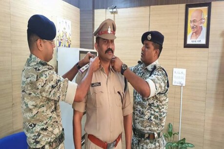 सुकमा: नक्सलियों से लोहा लेते हैं ये अफसर, अब सरकार ने दिया बड़ा 'तोहफा' सुकमा: नक्सलियों से लोहा लेते हैं ये अफसर, अब सरकार ने दिया बड़ा 'तोहफा'