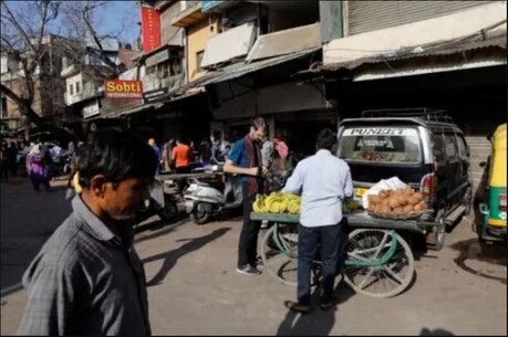 वित्तमंत्री के आर्थिक पैकेज को लेकर रेहड़ी-पटरी वालों का आया यह जवाब वित्तमंत्री के आर्थिक पैकेज को लेकर रेहड़ी-पटरी वालों का आया यह जवाब