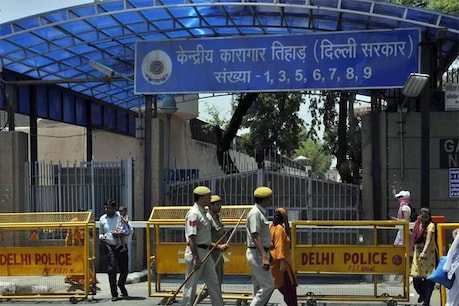 तिहाड़ जेल में कोरोना वायरस की दस्तक, असिस्टेंट सुपरिटेंडेंट की रिपोर्ट आई पॉजिटिव तिहाड़ जेल में कोरोना वायरस की दस्तक, असिस्टेंट सुपरिटेंडेंट की रिपोर्ट आई पॉजिटिव