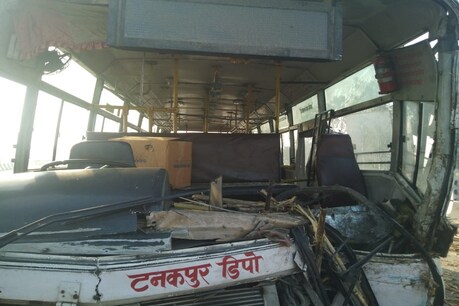 यमुनानगर: गन्ने से भरी ट्रैक्टर ट्राली में टकराई बस, 6 लोग घायल यमुनानगर: गन्ने से भरी ट्रैक्टर ट्राली में टकराई बस, 6 लोग घायल