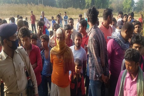 दुष्कर्म के बाद नाबालिग लड़की की हत्या, मौत के बाद माथे में डाल दिया सिंदूर दुष्कर्म के बाद नाबालिग लड़की की हत्या, मौत के बाद माथे में डाल दिया सिंदूर