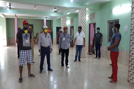 जब लॉकडाउन में फंसे दिल्ली के सात दोस्तों लिए फरिश्ता बने बिहारी, पढ़ें पूरी कहानी जब लॉकडाउन में फंसे दिल्ली के सात दोस्तों लिए फरिश्ता बने बिहारी, पढ़ें पूरी कहानी