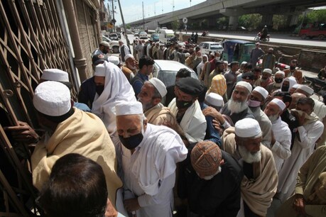 पाकिस्तान में कोरोना वायरस से 343 की मौत, संक्रमितों की संख्या हुई 15 हज़ार के पार पाकिस्तान में कोरोना वायरस से 343 की मौत, संक्रमितों की संख्या हुई 15 हज़ार के पार