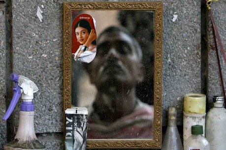 Lockdown: आखिर सिर मुंडा कर सोशल मीडिया पर फोटो क्यों पोस्ट कर रहे लोग, क्या है इसकी वजह? Lockdown: आखिर सिर मुंडा कर सोशल मीडिया पर फोटो क्यों पोस्ट कर रहे लोग, क्या है इसकी वजह?