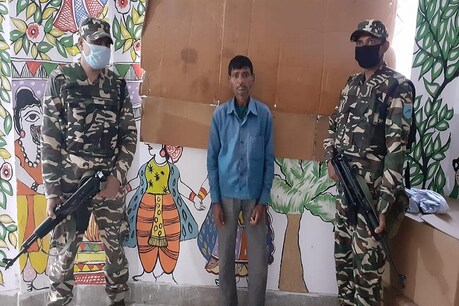 जमुई के जंगलों से पकड़ा गया हार्डकोर नक्सली बिहारी मांझी, हत्या समेत कई कांडों में थी पुलिस को तलाश जमुई के जंगलों से पकड़ा गया हार्डकोर नक्सली बिहारी मांझी, हत्या समेत कई कांडों में थी पुलिस को तलाश