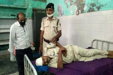 बिहारः COVID-19 की रोकथाम को अभियान में जुटे BDO और पुलिस टीम पर हमला, दो की हालत नाजुक बिहारः COVID-19 की रोकथाम को अभियान में जुटे BDO और पुलिस टीम पर हमला, दो की हालत नाजुक