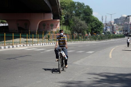 14 दिन तक पैदल चल कर मुंबई से श्रावस्ती पहुंचा शख्स, थोड़ी देर बाद हुई मौत; पत्नी ने बताया- बिस्किट खाकर जिंदा थे 14 दिन तक पैदल चल कर मुंबई से श्रावस्ती पहुंचा शख्स, थोड़ी देर बाद हुई मौत; पत्नी ने बताया- बिस्किट खाकर जिंदा थे