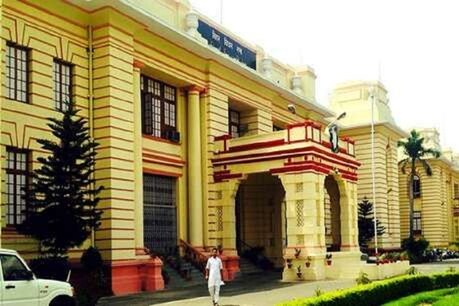 पिछले दिनों विधानसभा सचिवालय ने ड्राइवर को शो कॉज कर जवाब मांगा था.
