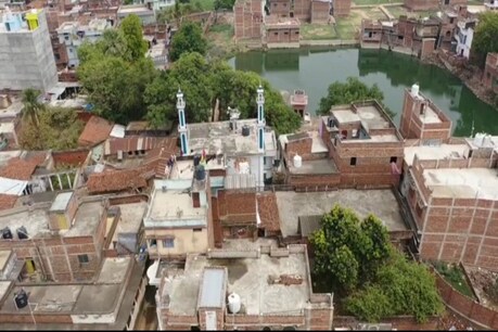बिहारशरीफ शहर पर ड्रोन कैमरे से नजर रखी जा रही है.