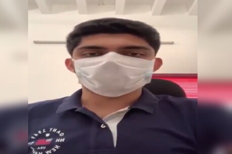 कोरोना संक्रमण को मात देकर युवक ने डॉक्टरों को कहा- थैंक्यू, लोगों को दिया ये मैसेज कोरोना संक्रमण को मात देकर युवक ने डॉक्टरों को कहा- थैंक्यू, लोगों को दिया ये मैसेज