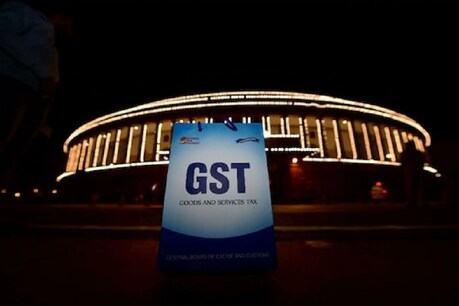सरकार को बड़ा झटका, अप्रैल में GST कलेक्शन अब तक ​के रिकॉर्ड निचले स्तर पर: सूत्र