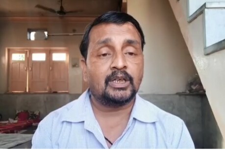 Corona Crisis: कोटा का यह डॉक्टर खुद होम क्वॉरटाइन होते हुए भी निभा रहा है दोहरी भूमिका Corona Crisis: कोटा का यह डॉक्टर खुद होम क्वॉरटाइन होते हुए भी निभा रहा है दोहरी भूमिका
