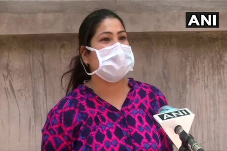 दिल्ली: LNJP कर्मियों का आरोप, बिना बाथरूम के होस्टल में हैं 17 गर्ल्स, नहीं मिलता खाना दिल्ली: LNJP कर्मियों का आरोप, बिना बाथरूम के होस्टल में हैं 17 गर्ल्स, नहीं मिलता खाना