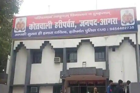 COVID-19: आगरा में चोर पकड़ने के चक्कर में 13 पुलिसवालों पर मंडराया कोरोना का खतरा COVID-19: आगरा में चोर पकड़ने के चक्कर में 13 पुलिसवालों पर मंडराया कोरोना का खतरा