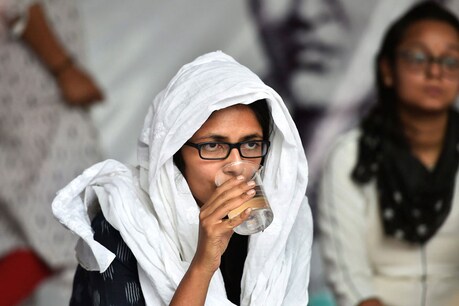 COVID-19: सेक्स-वर्कर्स के बुरे हालात पर महिला आयोग ने लिया संज्ञान, दिल्ली पुलिस से मांगा जवाब COVID-19: सेक्स-वर्कर्स के बुरे हालात पर महिला आयोग ने लिया संज्ञान, दिल्ली पुलिस से मांगा जवाब