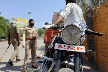 वाराणसी: लॉकडाउन के दौरान बुलेट पर SSP लिखकर चलना पड़ा भारी... वाराणसी: लॉकडाउन के दौरान बुलेट पर SSP लिखकर चलना पड़ा भारी...