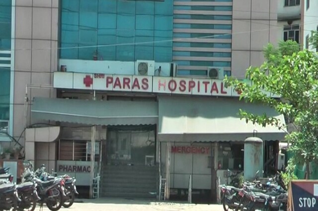 COVID-19: कोरोना संक्रमण का केंद्र बने आगरा के पारस हॉस्पिटल के संचालक पर FIR