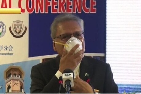 कोरोना: पाक की फटेहाली, राष्ट्रपति के मास्क पहनने पर हुआ विवाद, देनी पड़ी सफाई कोरोना: पाक की फटेहाली, राष्ट्रपति के मास्क पहनने पर हुआ विवाद, देनी पड़ी सफाई