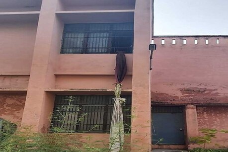बागपत: अस्पताल के क्वारंटाइन से फरार हुआ COVID-19 पॉजिटिव जमाती, मचा हड़कंप बागपत: अस्पताल के क्वारंटाइन से फरार हुआ COVID-19 पॉजिटिव जमाती, मचा हड़कंप