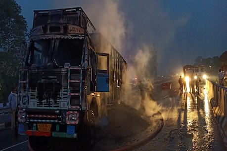भदोही: प्रयागराज-वाराणसी हाईवे पर तेज रफ्तार ट्रक में लगी भीषण आग भदोही: प्रयागराज-वाराणसी हाईवे पर तेज रफ्तार ट्रक में लगी भीषण आग