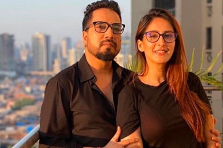 चाहत खन्ना और मीका सिंह.
