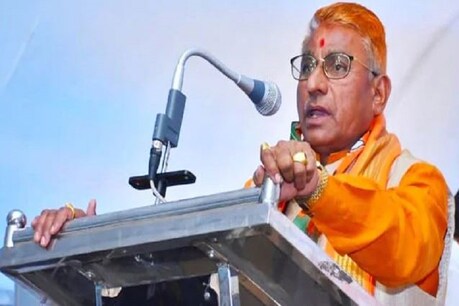 लॉकडाउन के नियमों को ताक पर रख बीजेपी विधायक ने जन्मदिन पर 200 लोगों को बांटा अनाज, FIR दर्ज लॉकडाउन के नियमों को ताक पर रख बीजेपी विधायक ने जन्मदिन पर 200 लोगों को बांटा अनाज, FIR दर्ज