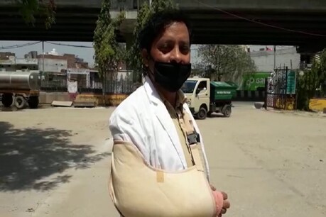 हापुड़ में COVID-19 के लिए तैनात डॉक्टर को पुलिस ने पीटा, तोड़ डाला हाथ हापुड़ में COVID-19 के लिए तैनात डॉक्टर को पुलिस ने पीटा, तोड़ डाला हाथ