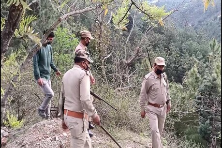Lockdown: टिहरी के रिहायशी इलाकों में Leopard की दस्तक, वन विभाग ने बढ़ाई निगरानी Lockdown: टिहरी के रिहायशी इलाकों में Leopard की दस्तक, वन विभाग ने बढ़ाई निगरानी