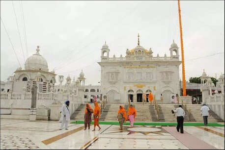 हजूर साहिब गुरुद्वारे के आठ तीर्थयात्री कोरोना वायरस से संक्रमित, गुरुद्वारा हुआ अलर्ट हजूर साहिब गुरुद्वारे के आठ तीर्थयात्री कोरोना वायरस से संक्रमित, गुरुद्वारा हुआ अलर्ट