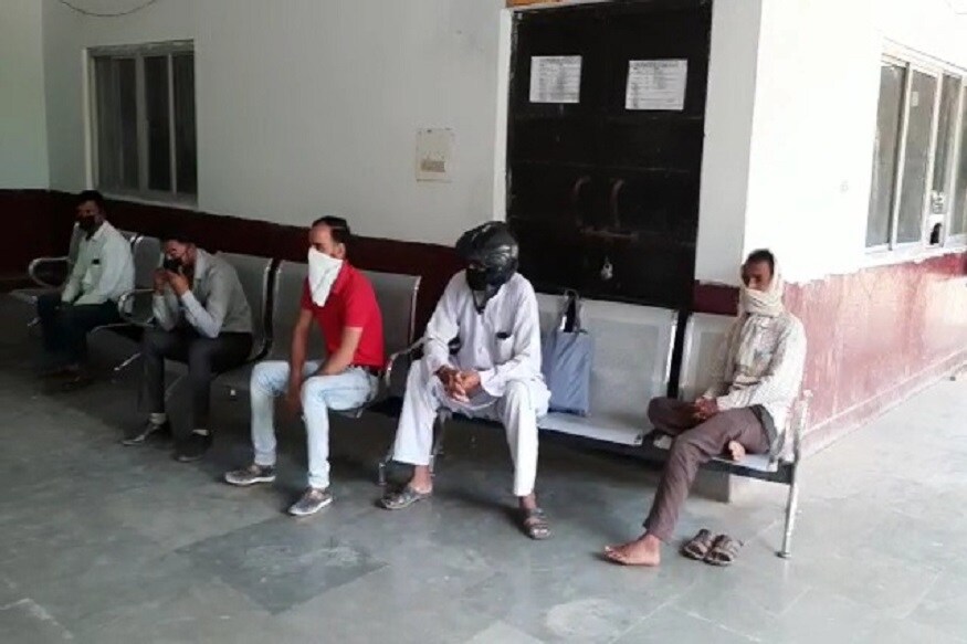 हाथरस न्यूज, यूपी न्यूज, सरकारी अधिकारी, सोशल डिस्टेंशिंग, कोरोना अपडेट, Hathras News, UP News, Government Officer, social distancing, corona update