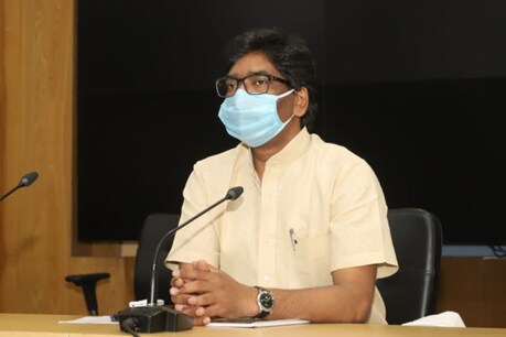 इससे पूर्व मुख्यमंत्री को इस बात का वीडियो दिखाया गया कि रामगढ़ जिले के गोला थाना क्षेत्र स्थित मुरुडीह गांव में एक परिवार का सामूहिक बहिष्कार कर दिया गया. (फाइल फोटो)