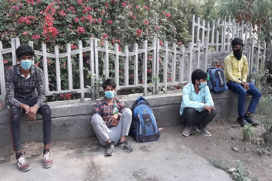 coronavirus, lockdown, uttar pradesh, lucknow, migrant labours, bihar, madhya pradesh, motihari, delhi, painter, delhi police, lockdown-2, bihar news, दिहाड़ी मजदूर, साइकिल से घर से जा रहे हैं, बिहार, मध्य प्रदेश, हरियाणा, दिल्ली-एनसीआर