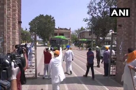 मंजनू का टीला गुरुद्वारे में रूके 225 प्रवासियों पर FIR, प्रशासन को सूचना नहीं देने का आरोप मंजनू का टीला गुरुद्वारे में रूके 225 प्रवासियों पर FIR, प्रशासन को सूचना नहीं देने का आरोप