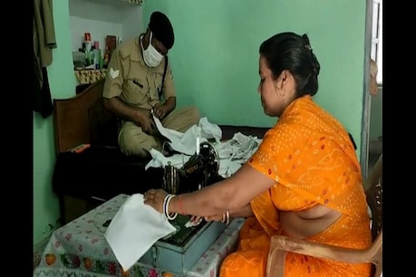सिपाही विभूति नारायण सिंह व उनकी पत्नी मीरा अब तक सैकड़ों मास्क बनाकर निशुल्क वितरित कर चुके हैं
