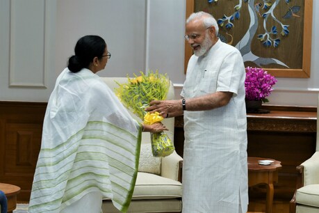 TMC ने PM मोदी के साथ बैठक में कहा: MPLAD का पैसा न रोकें, पूरा वेतन देने को हैं तैयार TMC ने PM मोदी के साथ बैठक में कहा: MPLAD का पैसा न रोकें, पूरा वेतन देने को हैं तैयार