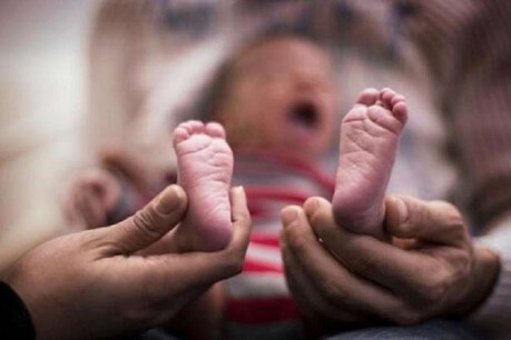 पुणेः कोरोना पॉजिटिव महिला ने दिया जुड़वा बच्चों को जन्म, टेस्ट में बच्चे निकले नेगेटिव