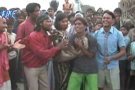 Bhojpuri Gana: निरहुआ को छोड़कर चली गई पत्नी, लोगों ने कहा- दूसर मेहरारू आई रोवा जनि निरहू Bhojpuri Gana: निरहुआ को छोड़कर चली गई पत्नी, लोगों ने कहा- दूसर मेहरारू आई रोवा जनि निरहू