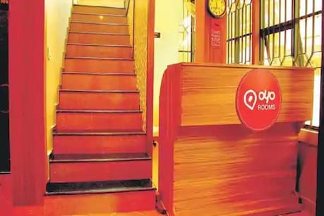 OYO Rooms कर्मचारियों की सैलरी में करेगी 25% की कटौती, कुछ को 4 महीने के लिए छुट्टी पर भेजा OYO Rooms कर्मचारियों की सैलरी में करेगी 25% की कटौती, कुछ को 4 महीने के लिए छुट्टी पर भेजा