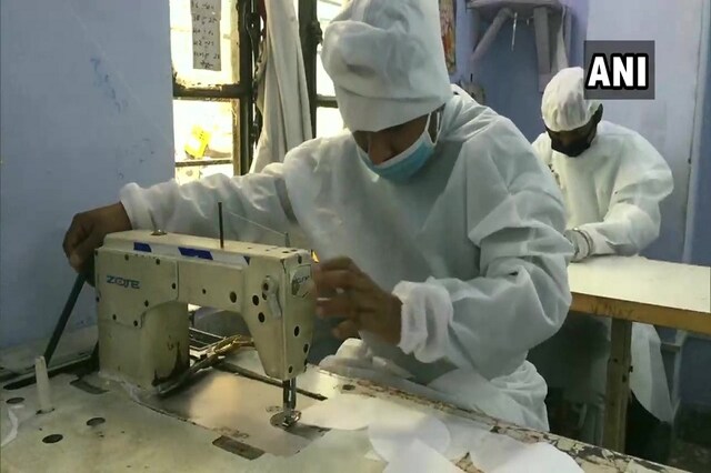 COVID-19: दिल्ली के एम्स में मेरठ से सप्लाई हो रही PPE किट