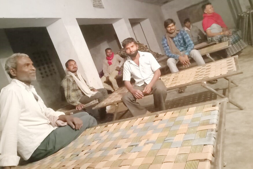 coronavirus outbreak, covid-19, up, poor family, गरीब परिवार, लॉकडाउन, कोरोना वायरस, कोविड-19, योगी आदित्यनाथ, yogi adityanath, Labour migration issue, श्रमिकों के पलायन का मुद्दा, villages of india, भारत के गांव, Delhi, NCR, Mumbai, दिल्ली, एनसीआर, मुंबई, quarantine