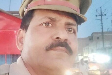 फिरोजाबाद: आगरा एक्सप्रेसवे पर डिवाइडर से टकराई कार, दरोगा की मौत फिरोजाबाद: आगरा एक्सप्रेसवे पर डिवाइडर से टकराई कार, दरोगा की मौत