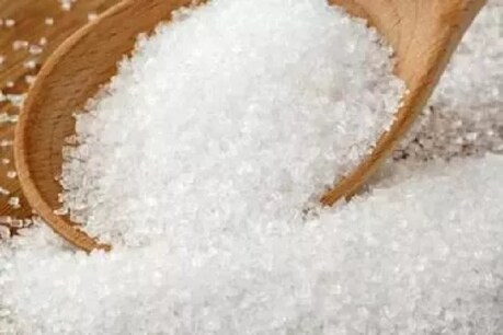 आम आदमी को झटका! इस वजह से जल्द महंगी हो सकती है चीनी, इतने रुपए बढ़ सकती है कीमत आम आदमी को झटका! इस वजह से जल्द महंगी हो सकती है चीनी, इतने रुपए बढ़ सकती है कीमत